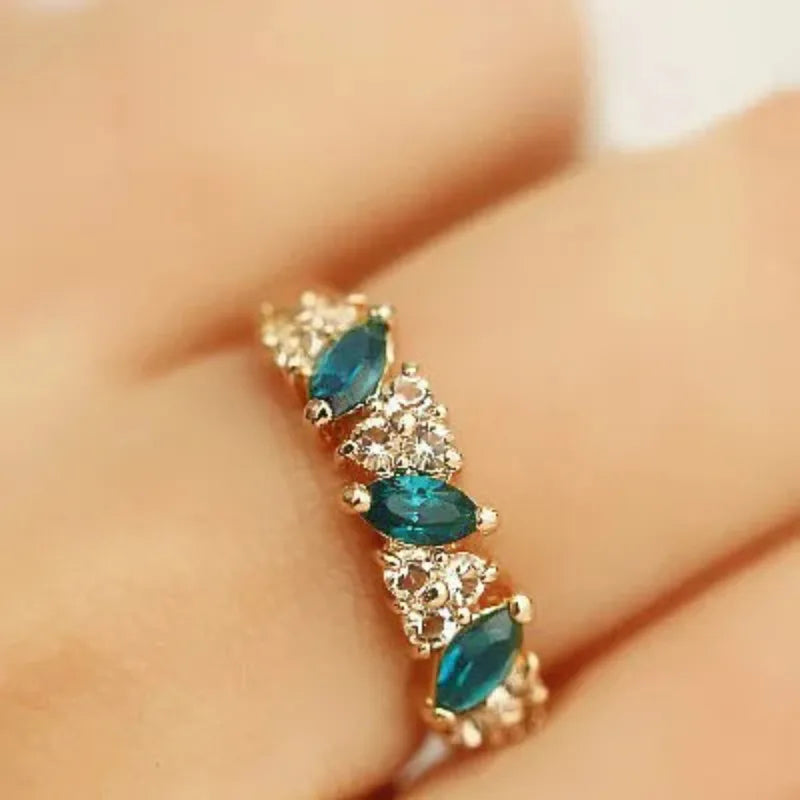 Emerald Glow Rhinestone Ring